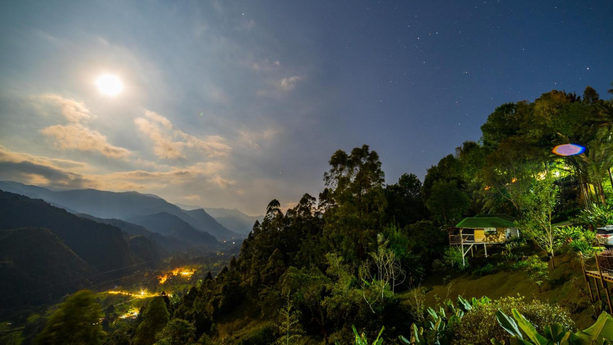 Hotel Kawa Mountain Retreat Salento Kültér fotó View of the night sky from the resort