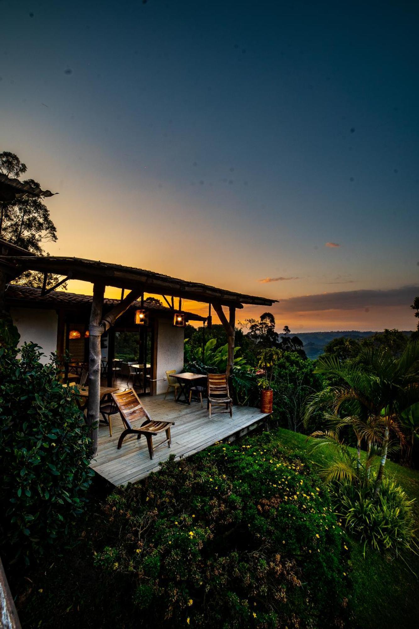 Hotel Kawa Mountain Retreat Salento Kültér fotó Sunset at the restaurant
